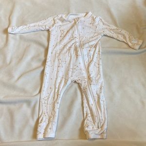 Kyte Baby Romper in Cloud Constellation 3-6 months